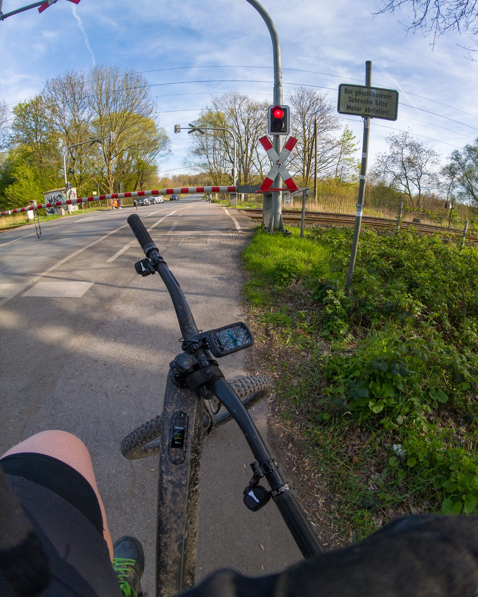 Gibt es wohl Statistiken, wie lange man im Leben wohl an geschlossenen Bahnübergängen warten musste?