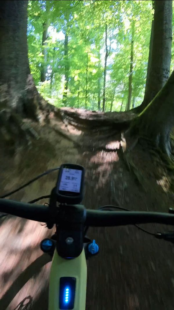 Lecker Castrop-Runde, Trails, Aussicht, Strecke, auf meinen Komoot Account.
___
#radrevierruhr #bikeparkruhrpott #watzupfamily #ridetogether #bikelife #enduro #insta360go3s #insta360 #enduromtb @radrevier.ruhr @route_industriekultur @watzup.bike @bikepark.ruhrpott @insta360de