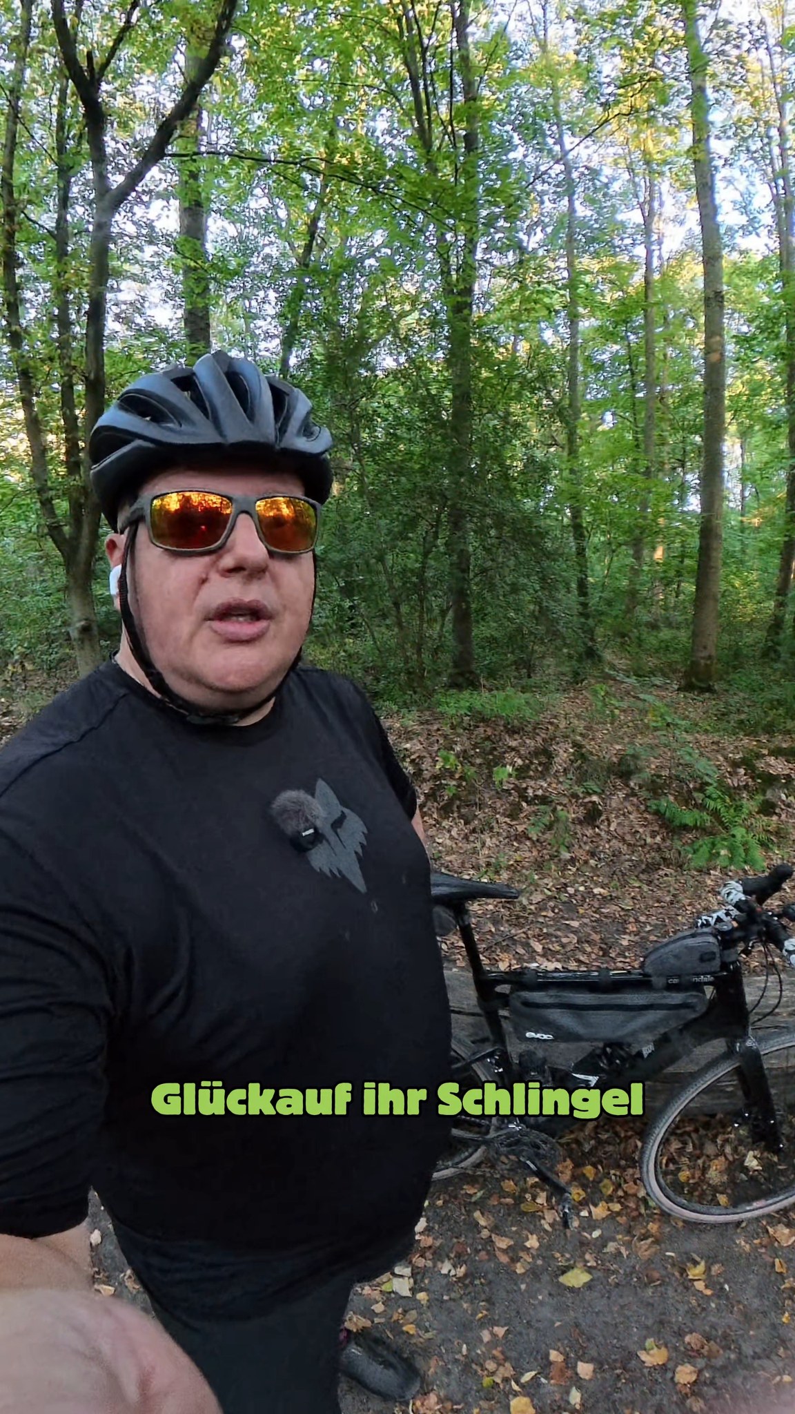 Freunde des Gravelbikes! 
Wie macht Ihr das auf lange Touren? 
Habt Ihr Euer Zeug im Rucksack, versteckt Ihr alles im Trikot oder habt Ihr auch ne Rahmentasche? 
Sagt mir, ich würds gerne wissen!