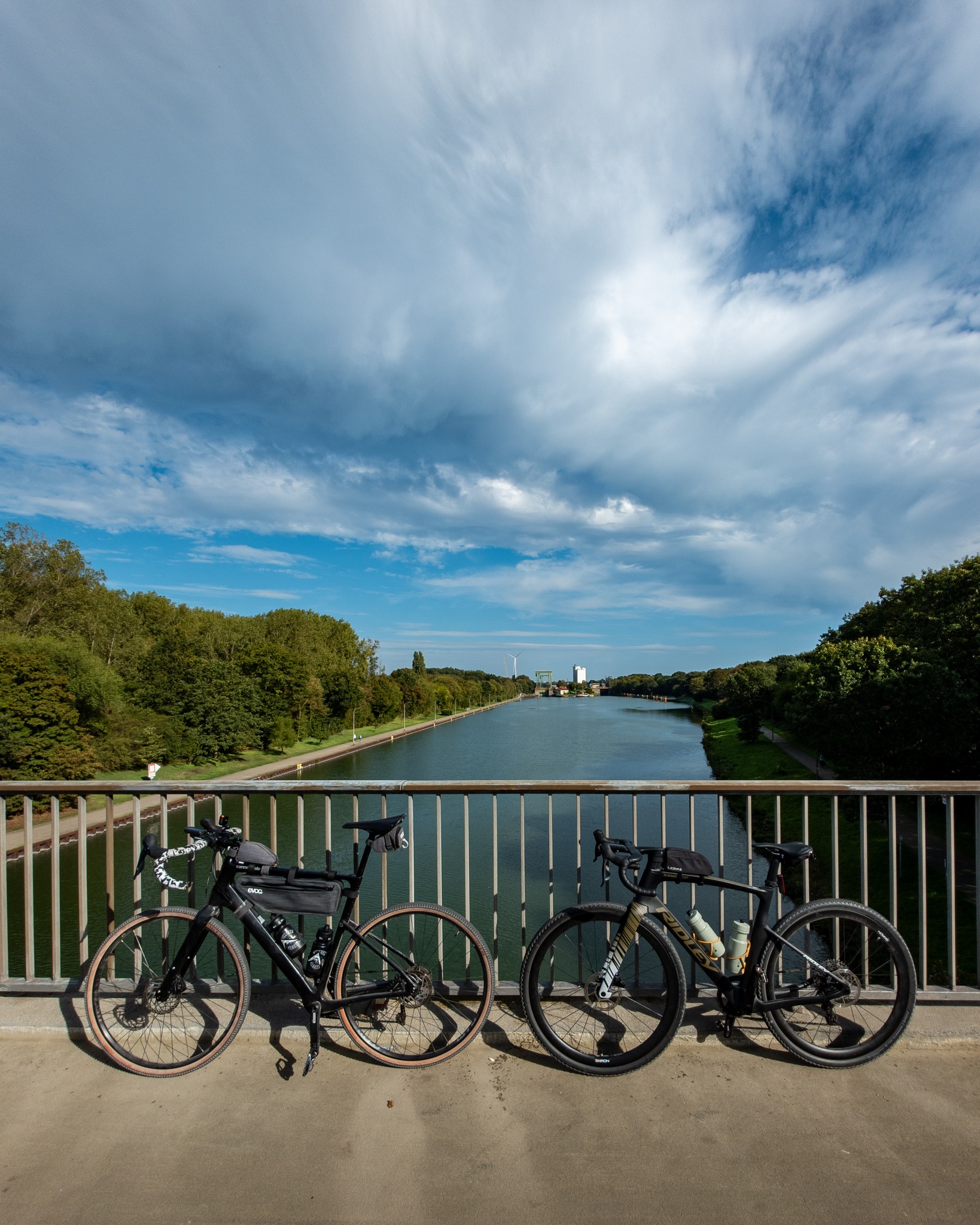 Gestern war ich mit einem meiner ältesten und besten Freunde auf Graveltour in seiner Nachbarschaft. Wie schön unsere Region doch ist, vergisst man immer so schnell. Danke @lembike_chris für die schöne Runde und die gute Unterhaltung!