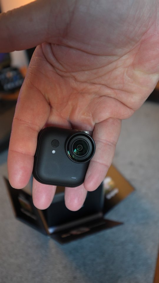 Kleines Upgrade am Start! 😎
Ich freu mich mega, dass ich mit @insta360de zusammenarbeiten darf und jetzt von der GO 3S auf die neue GO Ultra upgraden konnte. Das kleine Ding hat mich schon nach den ersten 15 Minuten voll in seinen Bann gezogen und ich bin gespannt, wie sie im Langzeittest abschneiden wird! 

➡️ Einen Affiliate-Link findet ihr in meiner Bio, wenn ihr über den Link irgendwas bestellt, unterstützt ihr mich direkt bei meiner Arbeit und helft mir, solche Projekte möglich zu machen. 💛

Ich werd in den nächsten Wochen ein paar Videos und Reels zur GO Ultra machen. Vom Setup bis zu den ersten Fahrten.
Wenn ihr also Fragen zur Kamera habt oder wissen wollt, wie sie sich im Alltag schlägt: haut’s mir in die Kommentare! 🚴‍♂️💬

Ich liefere dann ungefilterte Antworten, wie ihr es von mir erwartet. ✌️

Kennzeichnung muss auch sein: - Werbung - 

#insta360 #insta360GOUltra #meinMTB #mountainbike #radrevier #ruhrgebiet #actioncam #bikevibes #themounttheview #unboxing