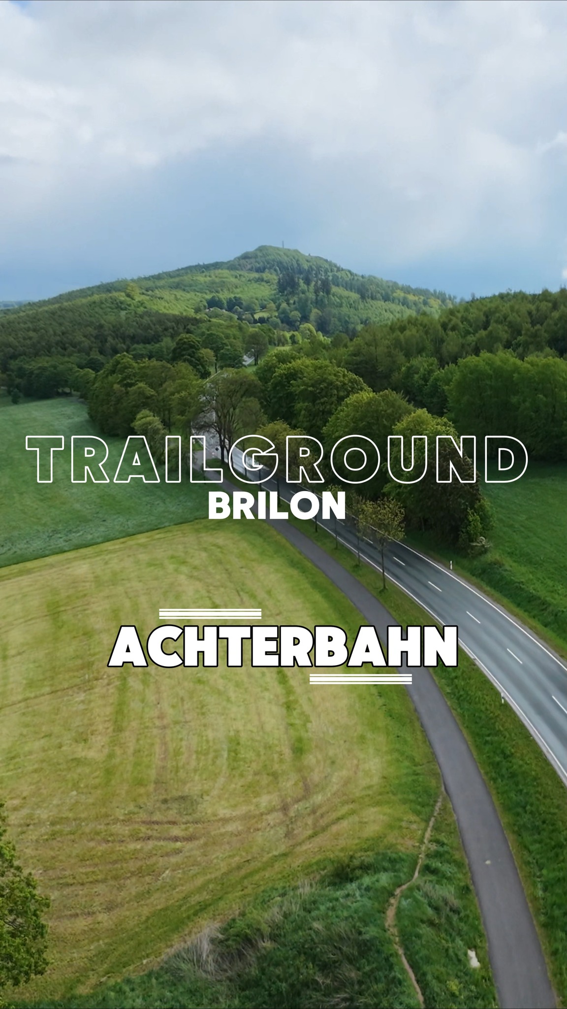 Der @trailground_brilon bietet zahlreiche verschiedene Trails, hier ein kleiner Zusammenschnitt der "Achterbahn". Unterwegs war ich damals mit @midlifebiking.de und @marcelkatlun an einem feucht fröhlichen Vatertag der anderen Art. 

#mtb #MountainBike  #trailgroundbrilon #enduromtb