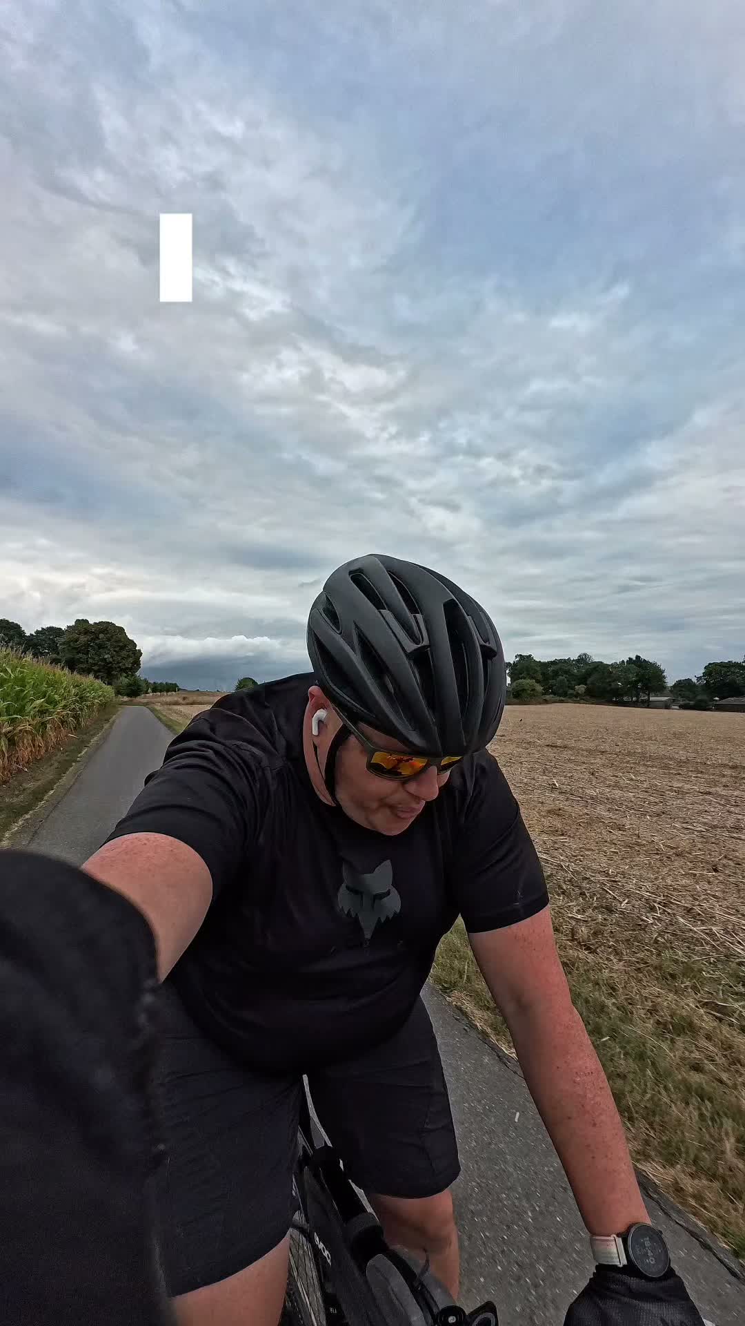 Gefühlt, gestern noch 40°C, heute 17°C, Regen und Gegenwind. Tut aber schon gut, mal wieder angenehmere Temperaturen zu haben.