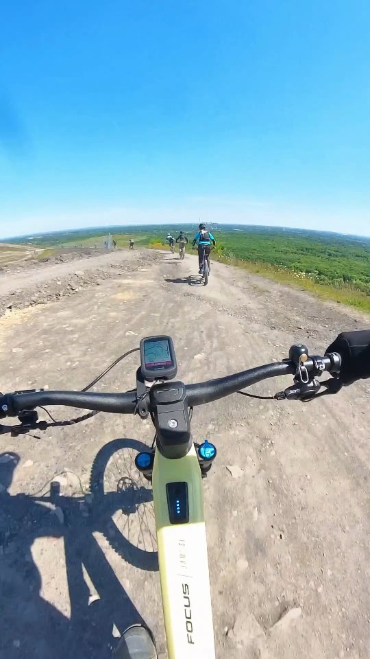 Beim Season Opening von @watzup.bike gab es auch einen von @mtb_road_anni geführten Ride Out, bei dem ich den Besenwagen machen durfte.
Eine schöne Runde, mit einer guten Gruppe. ✌️
Danke dafür!