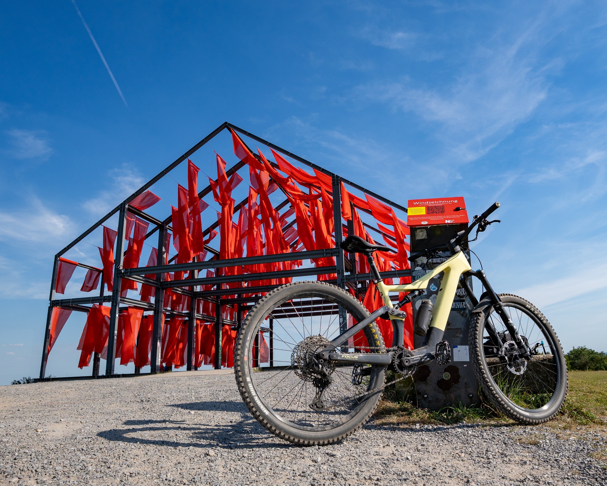 🌍 Einmal Moers und Umgebung mit Schmackes, bitte!!
Ich war wieder mit’m #EntdeckerPass unterwegs, diesmal am Niederrhein.
Rausgekommen ist 'ne richtig schöne EMTB-Tour zwischen Halden, Siedlungen und jeder Menge Industriekultur. 🏭🚴♂️
👉 Frischer Blogbeitrag ist online:
Link in der Story und in der Bio!
---
#meinMTB #Moers #Niederrhein #EMTBTour #EntdeckerPass2025 #Industriekultur #Haldenliebe #BikenImRevier #GravelGroundVibes #RuhrpottRadelrunde #KomootAbenteuer #halderheinpreussen #haldepattberg #haldenorddeutschland #focusjam2sl
#radrevier #radrevierruhr #meinradrevier #bikeparkruhrpott #fahrradalltag #ruhrtopcard
@route_industriekultur @radrevier.ruhr @mein.ruhrgebiet @bikepark.ruhrpott @watzup.bike