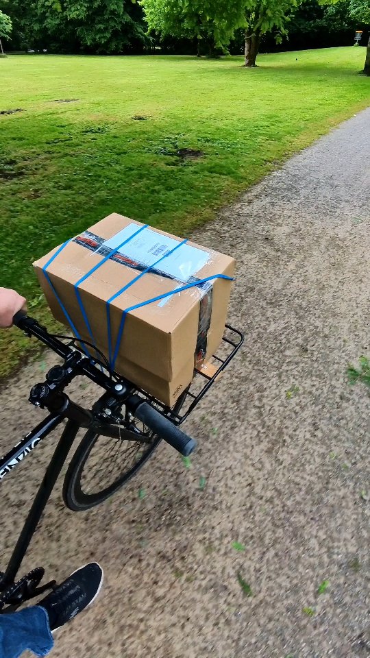 2 auf dem Träger, eins im Rucksack.
Geht alles... ✌️ #fahrradalltag