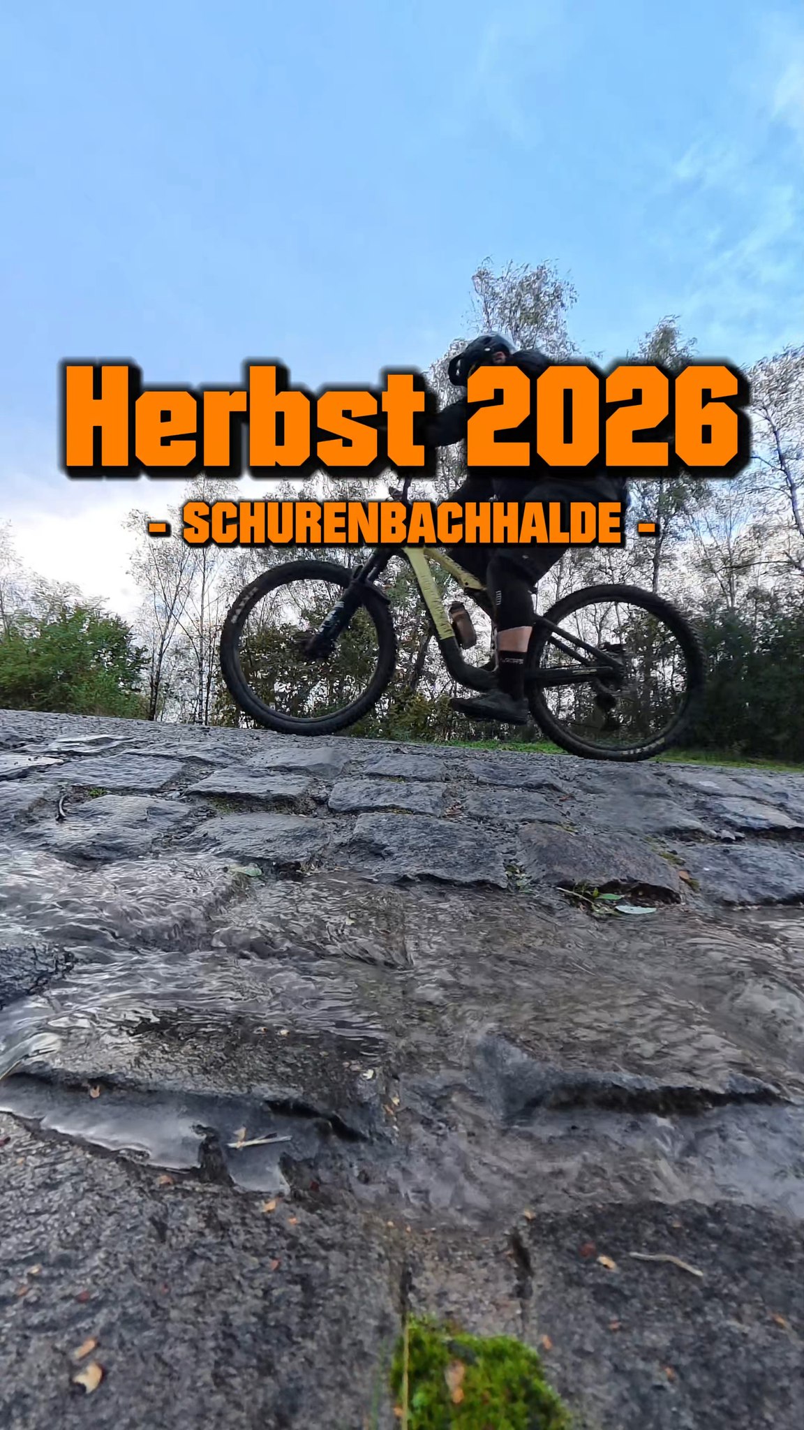 🍂 Herbstwetter auf der Schurenbachhalde! 🚵‍♂️

Nass, windig und trotzdem schön! So war meine MTB-Runde auf der Schurenbachhalde in Essen.
Die Halde ist ideal für MTB-Anfänger und alle, die ein paar Höhenmeter sammeln wollen. 

🎥 Sonntag gibt's mehr von meinem Besuch auf YouTube!

Seid ihr auch bei Schmuddelwetter mit dem MTB unterwegs?

Glückauf! 🤘

#meinMTB #Schurenbachhalde #Essen #Ruhrgebiet #Mountainbike #Haldenliebe #RadrevierRuhr #Industriekultur #MTBLife #RideMore @radrevier.ruhr @bikepark_ruhrpott @watzup.bike